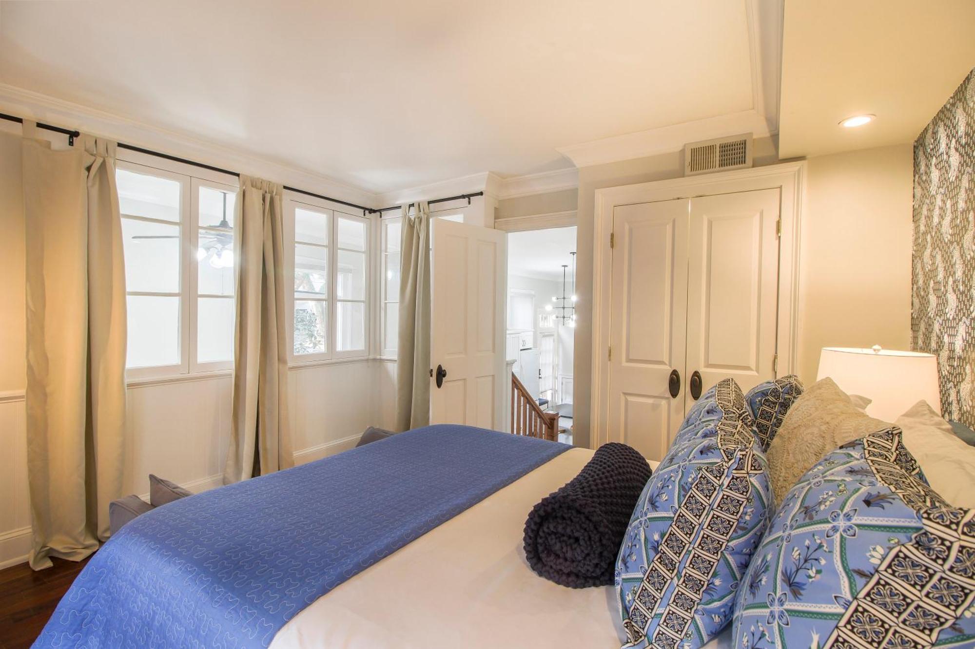 Walk To It All In Downtown, Double King Beds Savannah Exterior photo